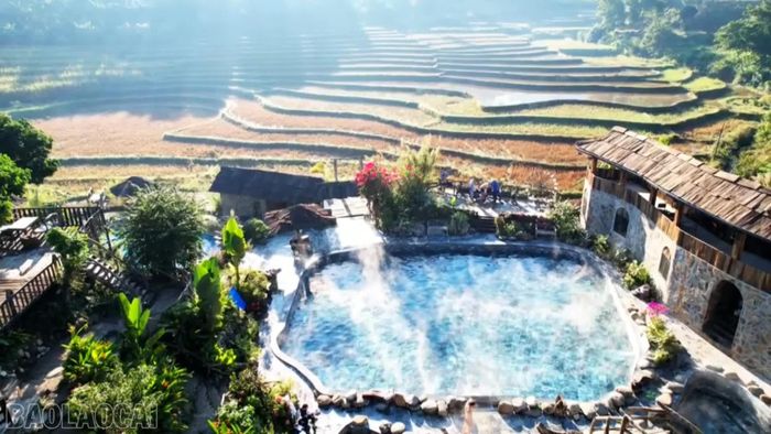 Các homestay có nguồn khoáng nóng là lựa chọn nghỉ dưỡng của du khách khi đến Hạnh Phúc.