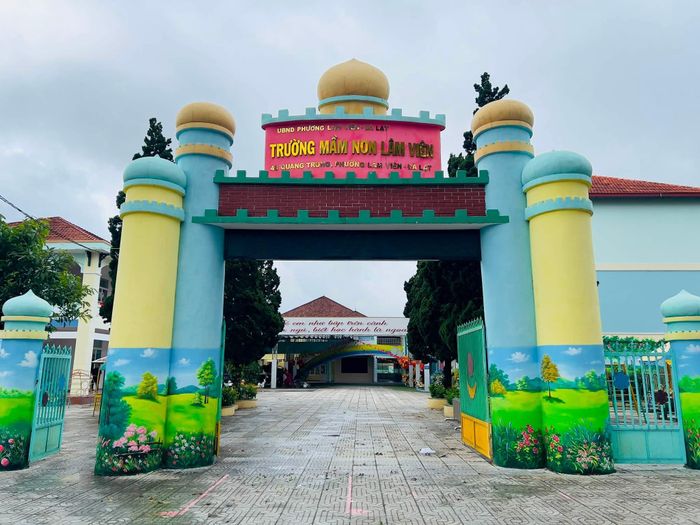 Trường Mầm non 9, nay là Mầm non Lâm Viên được đầu tư hàng rào, cảnh quan khang trang cho năm học mới
