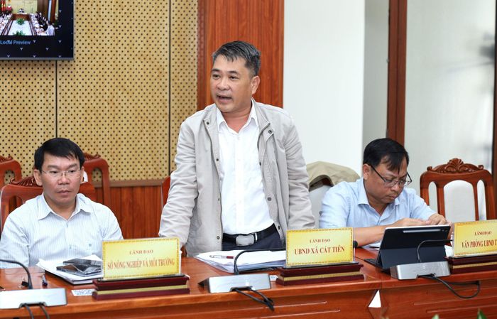 Phó Chủ tịch UBND xã Cát Tiên Nguyễn Phước Thuận nêu ý kiến tại buổi tiếp công dân
