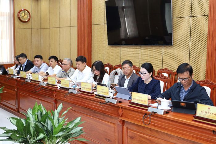 Lãnh đạo các sở, ban, ngành và địa phương liên quan tham gia tiếp công dân