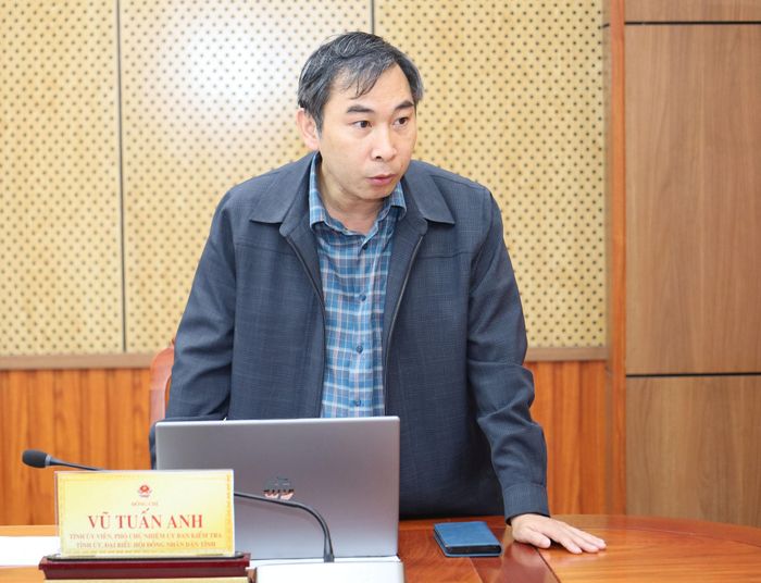 Tỉnh ủy viên, Phó Chủ nhiệm Ủy ban Kiểm tra Tỉnh ủy, đại biểu HĐND tỉnh Lâm Đồng Vũ Tuấn Anh phát biểu tại buổi tiếp công dân