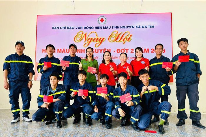 Cán bộ, chiến sĩ các đơn vị công an trên địa bàn Đạ Tẻh tham gia hiến máu tình nguyện