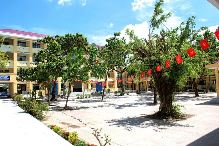 Khuôn viên Trường Phổ thông DTNT tỉnh khu vực Đông Lâm Đồng được đầu tư, chỉnh trang và đưa vào sử dụng năm học 2026 - 2027