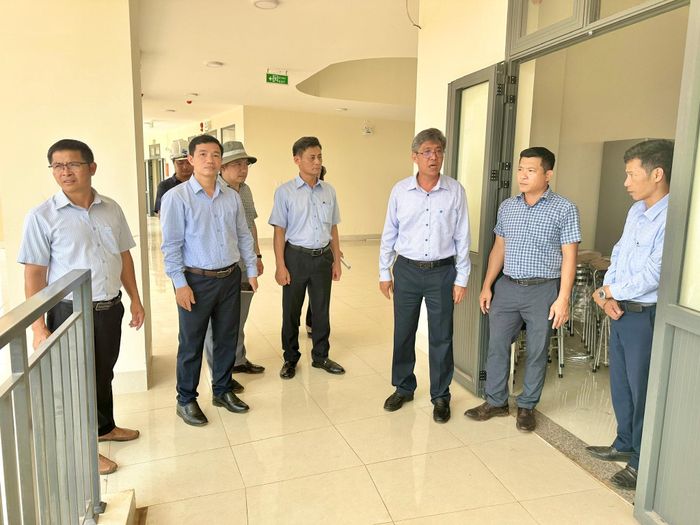 Tỉnh ủy viên, Phó Chủ tịch UBND tỉnh Nguyễn Minh kiểm tra tại Trường Phổ thông nội trú liên cấp Tiểu học và THCS Thuận An, xã Thuận An
