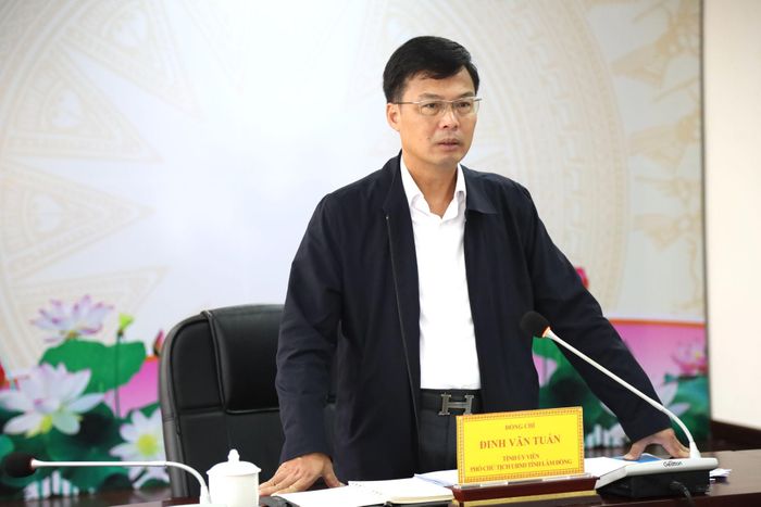 Đồng chí Đinh Văn Tuấn, Tỉnh ủy viên, Phó Chủ tịch UBND tỉnh Lâm Đồng phát biểu kết luận tại buổi làm việc