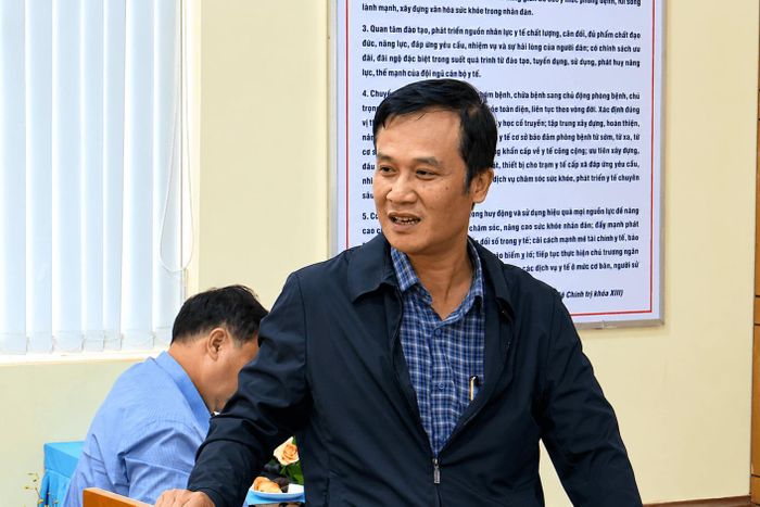 Ông Lê Quốc Đông, Phó trưởng Ban Pháp chế HĐND tỉnh, thành viên đoàn giám sát phát biểu tại buổi giám sát