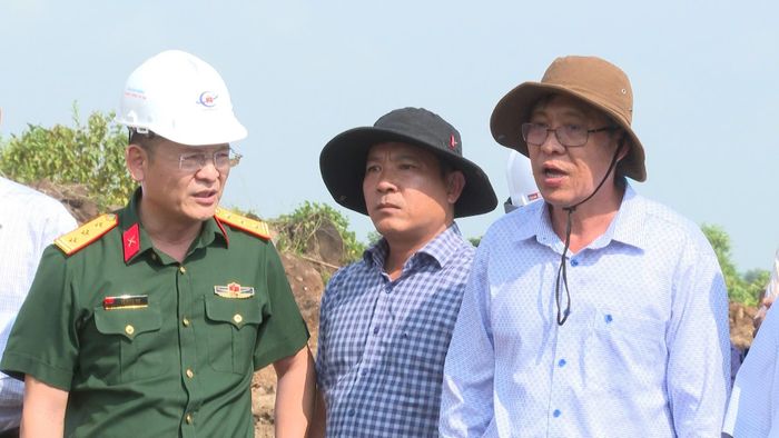 Tỉnh ủy viên, Phó Chủ tịch UBND tỉnh Nguyễn Minh yêu cầu các đơn vị tập trung thi công bảo đảm hoàn thiện phần thô trước ngày 15/12/2026