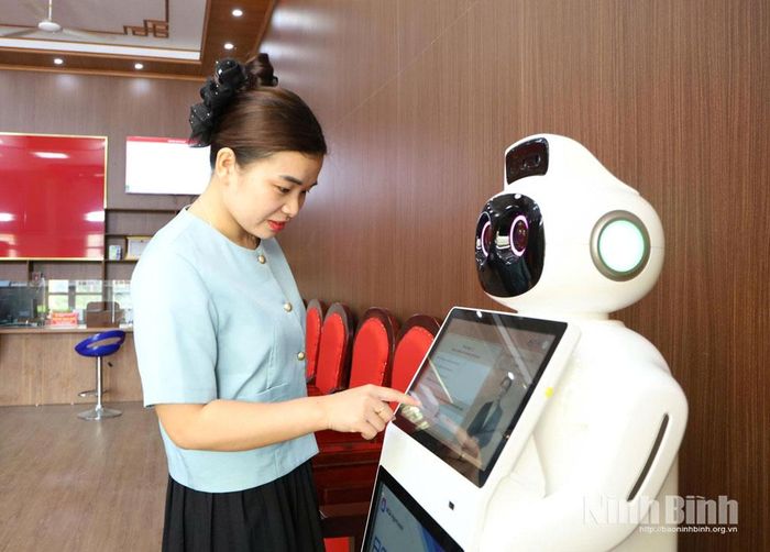 Người dân sử dụng Robot AI để tra cứu TTHC.