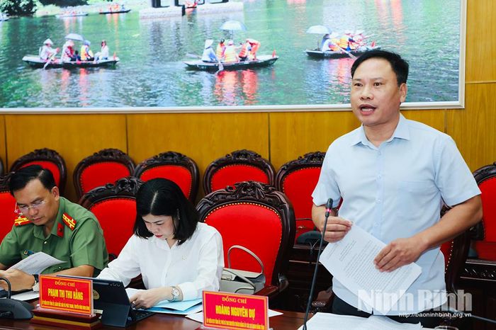 Đồng chí Hoàng Nguyên Dự, Ủy viên Ban Thường vụ Tỉnh ủy, Phó Bí thư chuyên trách Đảng uỷ Các cơ quan Đảng tỉnh phát biểu tại hội nghị.