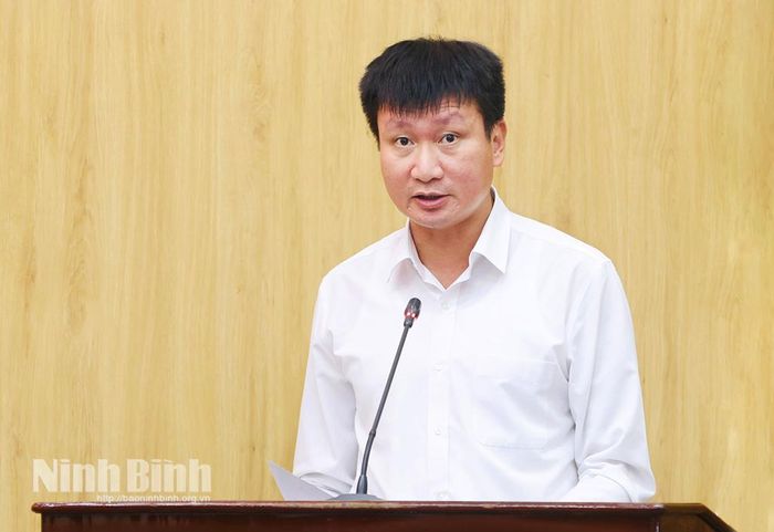 Đồng chí Trần Huy Tuấn, Ủy viên Trung ương Đảng, Bí thư Tỉnh uỷ phát biểu tại hội nghị.