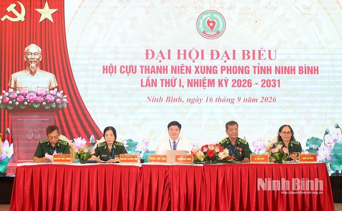 Đoàn Chủ tịch điều hành Đại hội.