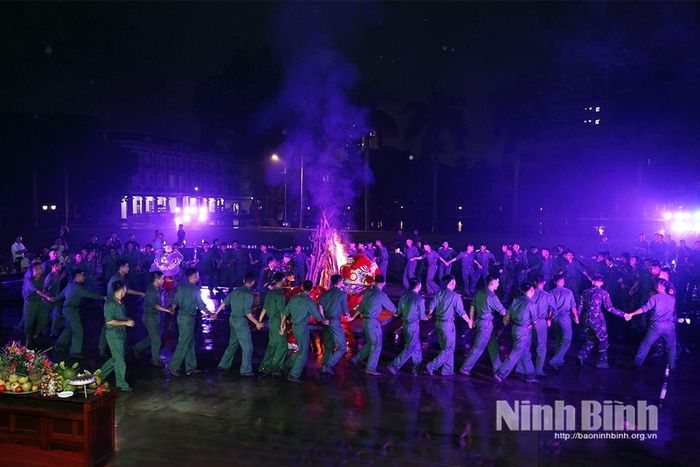 Giao lưu đêm lửa trại tại diễn đàn.