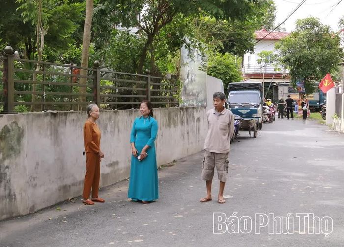 Người thôn Dân Chủ đóng góp 100% kinh phí để mở rộng 2 tuyến đường giao thông nông thôn.