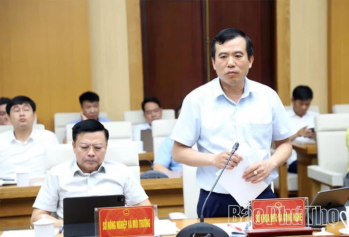 Lãnh đạo các sở, ngành phát biểu ý kiến tại hội nghị.