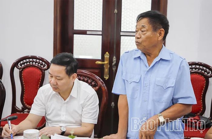 Các thành viên đoàn công tác và chuyên gia phát biểu tại buổi làm việc.