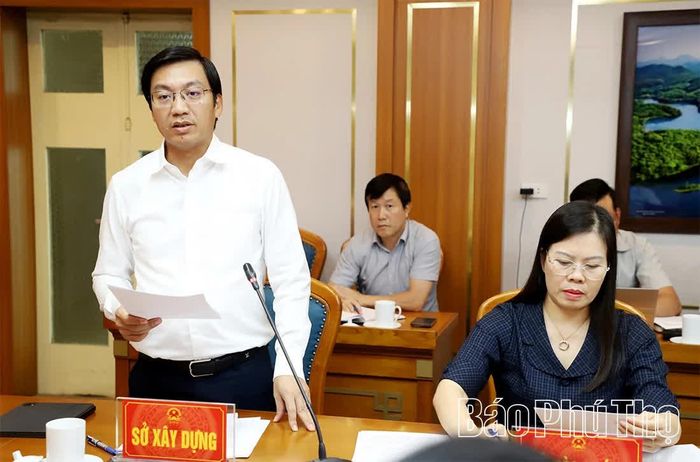 Giám đốc Sở Xây dựng Nguyễn Xuân Quang báo cáo Dự án Đầu tư xây dựng tuyến đường Việt Trì - Hòa Bình, kết nối cao tốc Nội Bài - Lào Cai với cao tốc Hòa Bình - Sơn La.