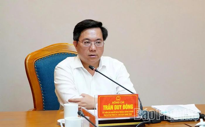 Chủ tịch UBND tỉnh Trần Duy Đông chủ trì hội nghị.