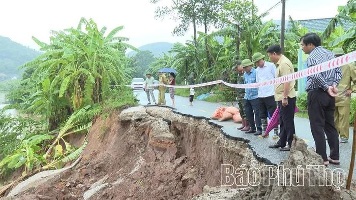 Hiện trường sạt lở tại tuyến đường bao Ngòi Lạt, xã Tu Vũ.