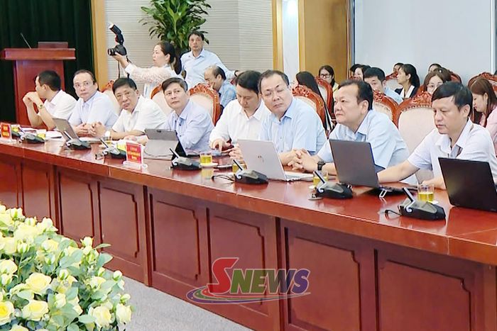 Các đại biểu tham gia hội nghị.