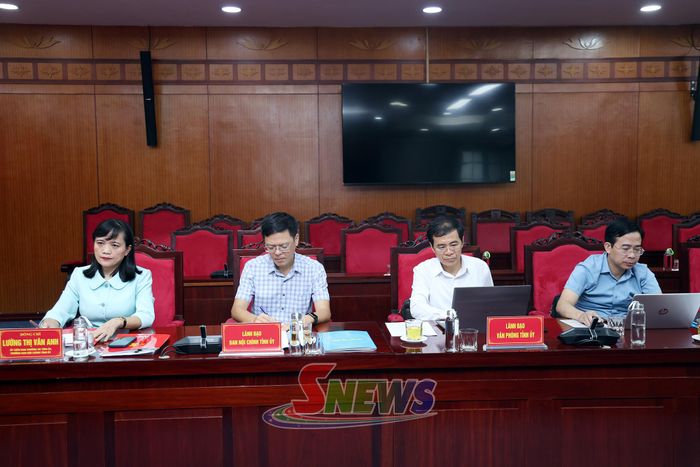 Các đại biểu dự cuộc làm việc.