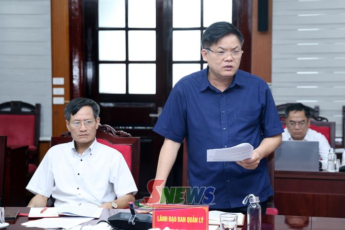 Lãnh đạo Ban Quản lý dự án đầu tư xây dựng các công trình dân dụng, công nghiệp và phát triển đô thị tỉnh phát biểu tại cuộc làm việc.