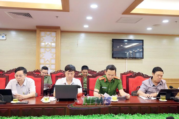Các đại biểu tham dự cuộc làm việc.