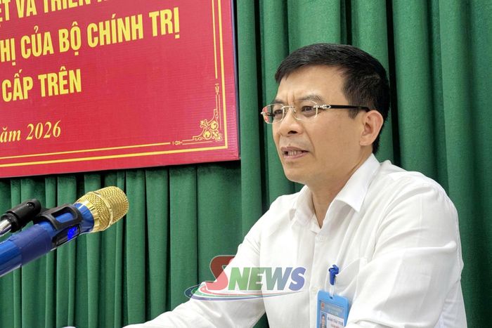 Đồng chí Đào Tài Tuệ, Ủy viên Ban Thường vụ Tỉnh ủy, Giám đốc Sở Xây dựng, quán triệt các văn bản của Trung ương.