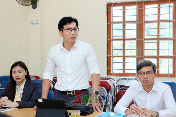 Lãnh đạo xã Chiềng Mung phát biểu tại cuộc làm việc.