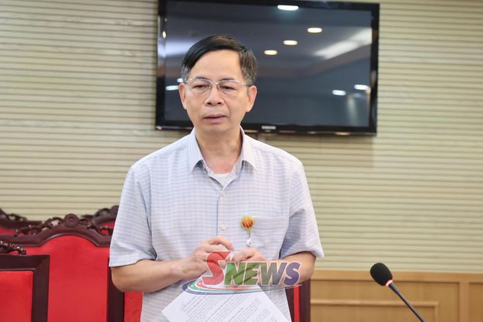 Lãnh đạo Sở Ngoại vụ phát biểu ý kiến tại cuộc làm việc.