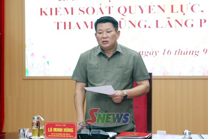 Đồng chí Lò Minh Hùng phát biểu tại cuộc làm việc.