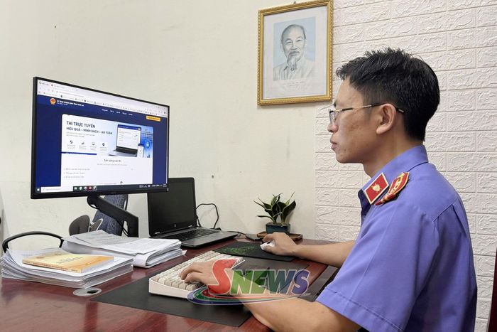 Kiểm sát viên Viện Kiểm sát nhân dân tỉnh tham gia dự thi.