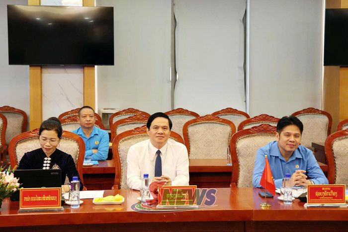 Các đại biểu dự hội đàm.