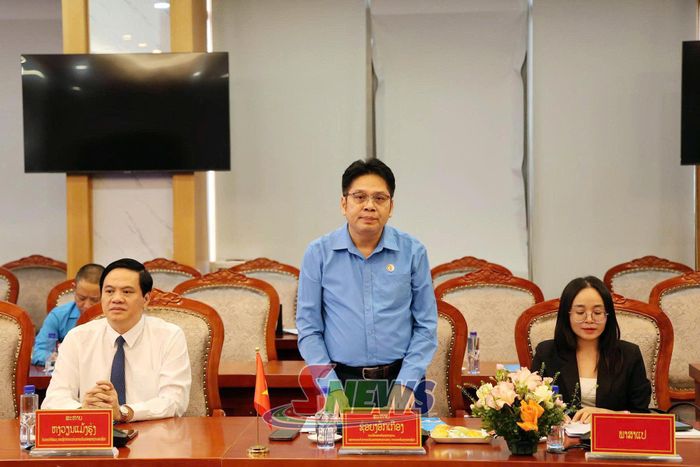 Đồng chí Chủ tịch LĐLĐ tỉnh Sơn La phát biểu khai mạc hội đàm.