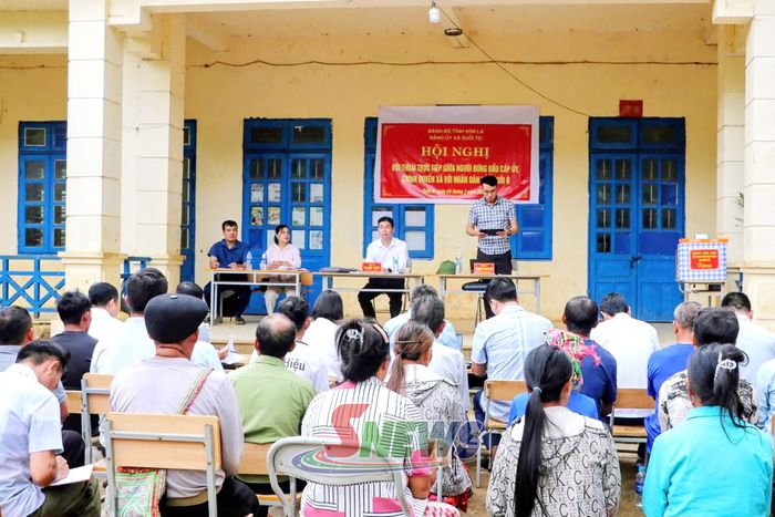 Hội nghị đối thoại giữa người đứng đầu cấp ủy, chính quyền xã Suối Tọ với nhân dân bản Suối Ó.