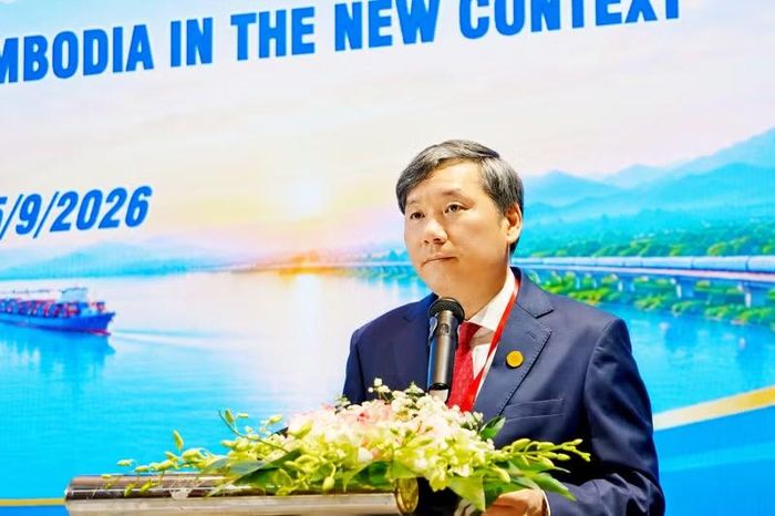 Giáo sư, Tiến sĩ Lê Văn Lợi, Ủy viên Ban Chấp hành Trung ương Đảng, Chủ tịch VASS phát biểu khai mạc tại hội thảo. (Ảnh: NGUYỄN THU TRANG)