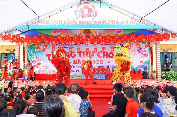 Tiết mục múa lân tại chương trình.