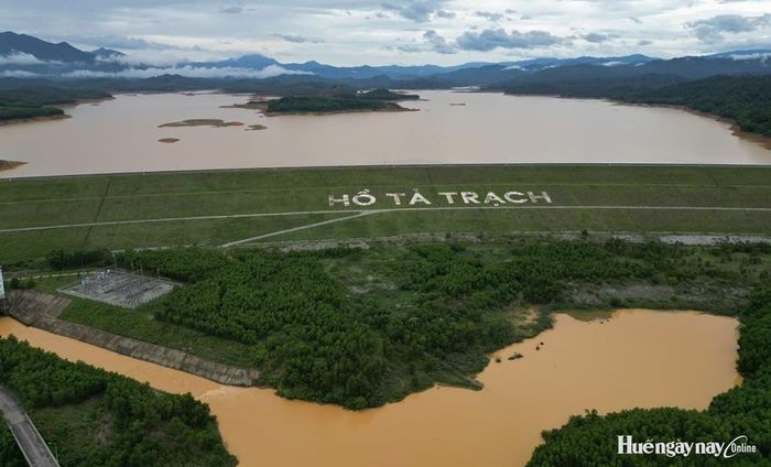  Các công trình thủy lợi, thủy điện trên lưu vực sông Hương góp phần cắt giảm lũ cho hạ du.