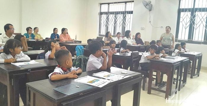  Tiết dạy thử nghiệm môn học tiếng Cơ Tu tại Trường Phổ thông nội trú TH&THCS A Lưới 4
