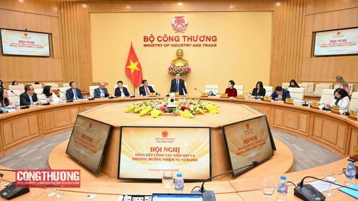 Thứ trưởng Bộ Công Thương Trương Thanh Hoài dự và phát biểu tại Hội nghị Tổng kết công tác năm 2025 và phương hướng nhiệm vụ năm 2026 của Cục Hóa chất