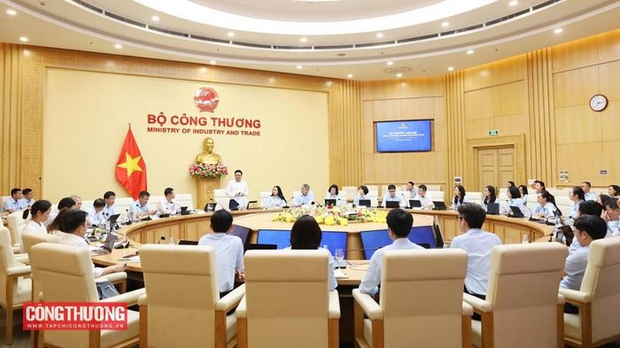 Bộ trưởng Lê Mạnh Hùng làm việc với Cục Thương mại điện tử và Kinh tế số ngày 12/5/2026, tại trụ sở Bộ Công Thương.