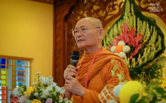 Trưởng lão Hòa thượng Viên Minh huấn từ tại buổi lễ
