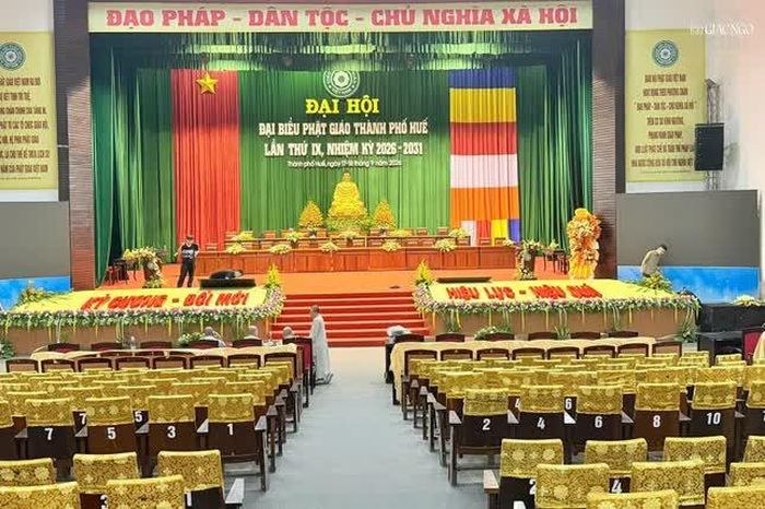 Hội trường sẵn sàng đón 800 đại biểu về tham dự Đại hội Phật giáo TP.Huế lần thứ IX