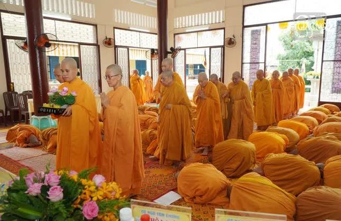 Cung thỉnh chư vị giáo phẩm Ni quang lâm giới trường tịnh xá Ngọc Phương