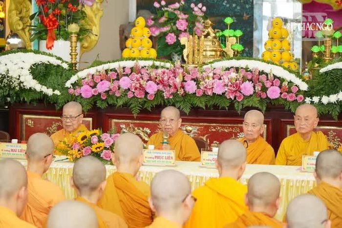 Ni trưởng Thích nữ Viên Liên giáo giới các giới tử