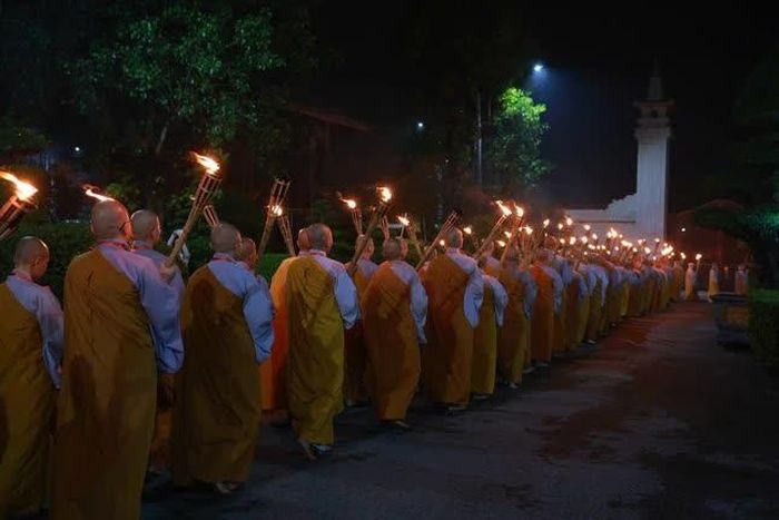 Tuần chiếu là nghi thức truyền thống trong Đại giới đàn, là một trong những sinh hoạt quan trọng của Phật giáo nhằm nhắc nhở giới tử quan sát những việc còn phóng túng, giúp giới tử sinh hoạt đúng thanh quy