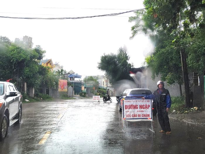 Các đơn vị quản lý giao thông và công ty khai thác công trình thủy lợi chủ động chuẩn bị nhân lực, vật tư, phương tiện, sẵn sàng xử lý các tình huống phát sinh.