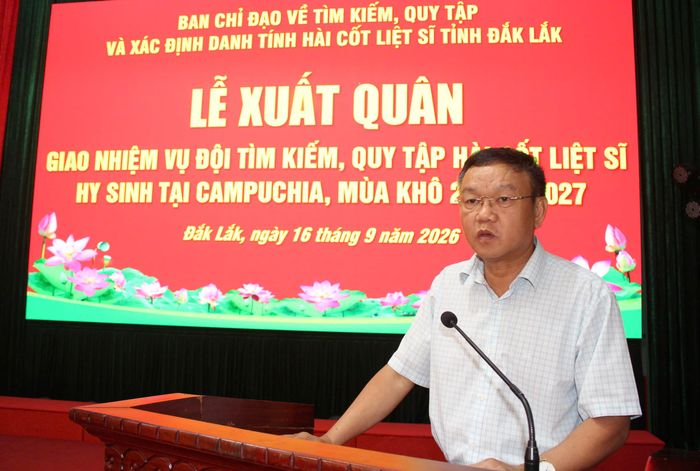 Đồng chí Đào Mỹ, Phó chủ tịch UBND tỉnh, Trưởng Ban chỉ đạo 515 tỉnh Đắk Lắk phát biểu giao nhiệm vụ cho đội K51. Ảnh: T.T