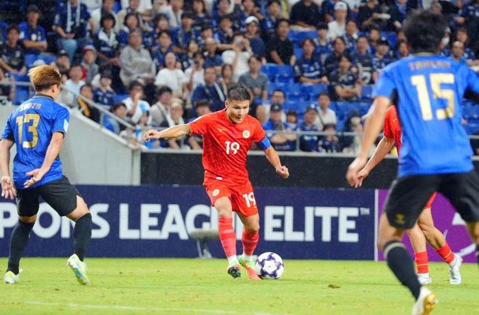 CLB Công an Hà Nội trong trận thua 1-4 trước Gamba Osaka.