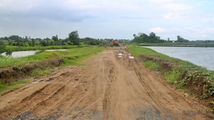 Ông Nguyễn Tấn Thức, Chủ tịch UBND xã Phước Long cho biết, mặt bằng qua địa bàn xã Phước Long đã bàn giao xong 100%, địa phương đang phối hợp với chủ đầu tư để đôn đốc nhà thầu đẩy nhanh tiến độ hoàn thành dự án.