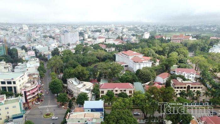 Các cơ sở nhà, đất ở vị trí trung tâm tại Thành phố Pleiku cũ được cho thuê cơ sở nhà, đất ngắn hạn. Trong ảnh: TP. Pleiku nơi tập trung nhiều công sở của UBND tỉnh Gia Lai trước đây.